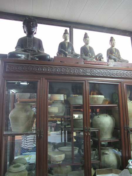 Kho đồ cổ của con gái nhà văn Kim Lân
