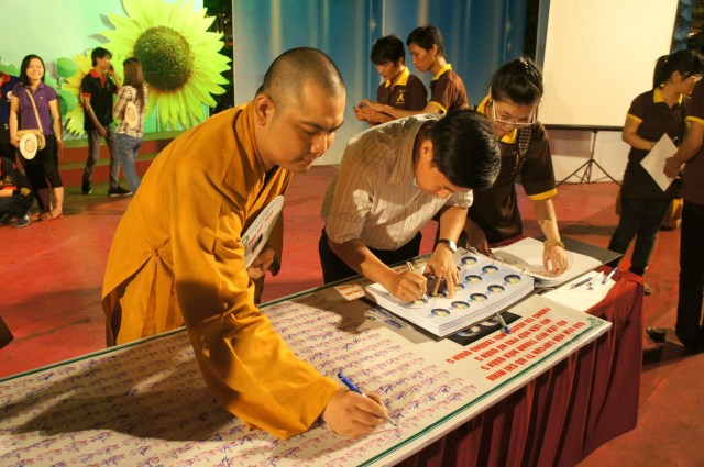 BVH THPG TP.HCM thực hiện Giờ Trái Đất &quot;Tôi và bạn cùng đồng hành&quot;