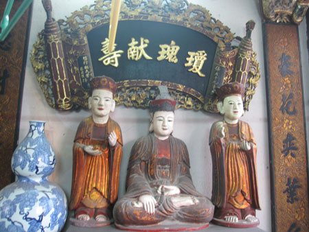 Kho đồ cổ của con gái nhà văn Kim Lân
