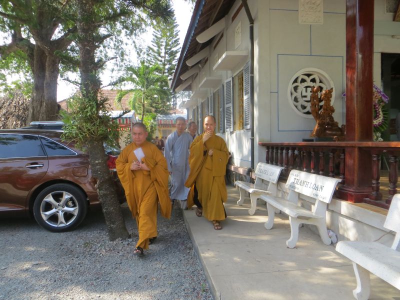 Khẩn trương chuẩn bị lễ nhập kim quan Hòa thượng viện chủ Sơn Thắng Thiền Viện