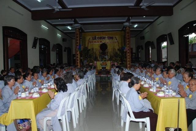 Long An: Chúc thọ đầu năm tại chùa Hòa Bình - Cần Giuộc