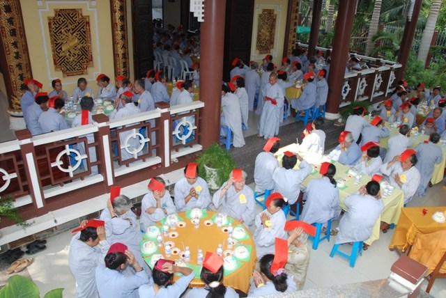 Long An: Chúc thọ đầu năm tại chùa Hòa Bình - Cần Giuộc