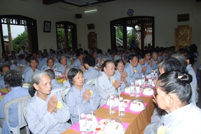 Long An: Chúc thọ đầu năm tại chùa Hòa Bình - Cần Giuộc