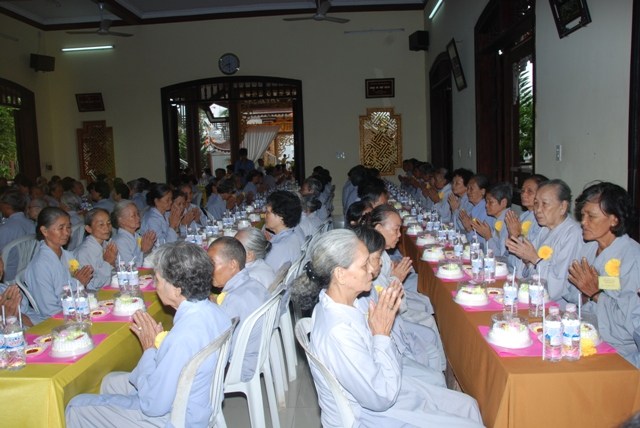 Long An: Chúc thọ đầu năm tại chùa Hòa Bình - Cần Giuộc
