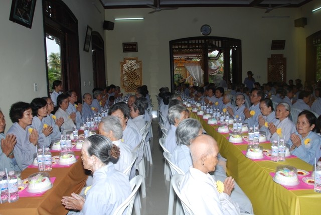 Long An: Chúc thọ đầu năm tại chùa Hòa Bình - Cần Giuộc