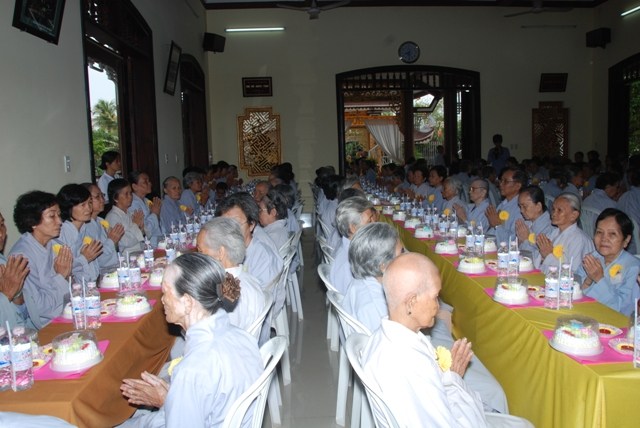 Long An: Chúc thọ đầu năm tại chùa Hòa Bình - Cần Giuộc