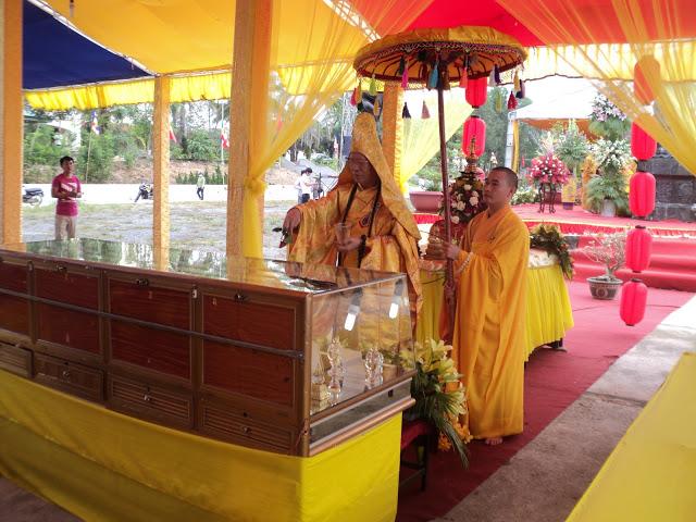 Quê Hương Mừng Đón Phật Về