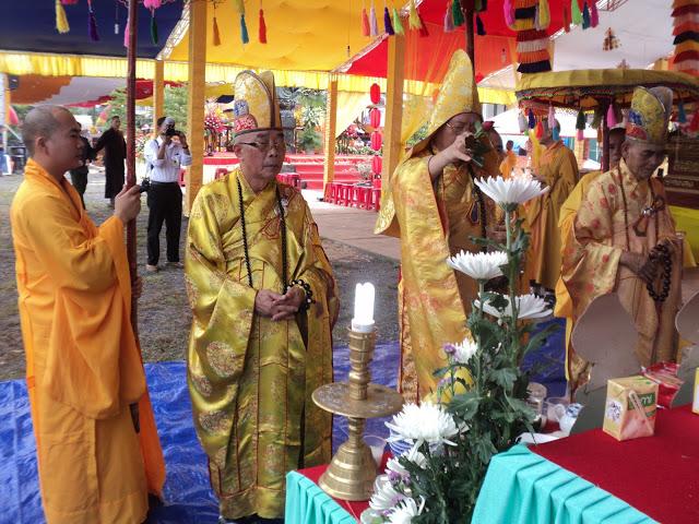 Quê Hương Mừng Đón Phật Về
