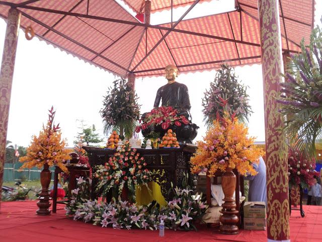 Quê Hương Mừng Đón Phật Về