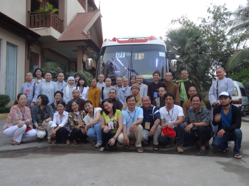 TP. HCM: CLB Hoằng Pháp Trẻ mang thông điệp từ bi đến với Kiều bào tại Campuchia