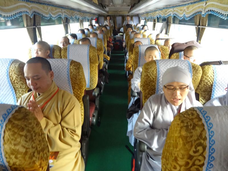 TP. HCM: CLB Hoằng Pháp Trẻ mang thông điệp từ bi đến với Kiều bào tại Campuchia