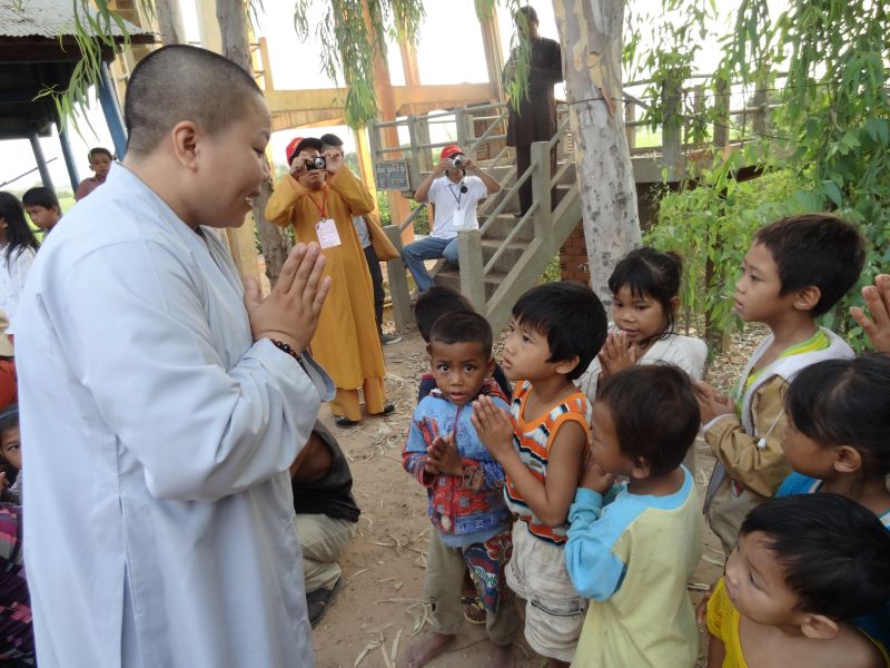 TP. HCM: CLB Hoằng Pháp Trẻ mang thông điệp từ bi đến với Kiều bào tại Campuchia