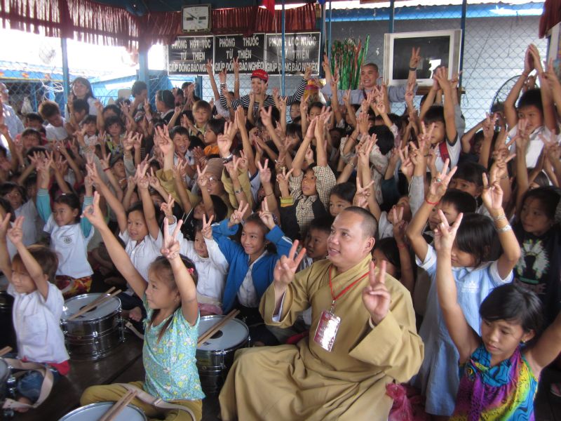 TP. HCM: CLB Hoằng Pháp Trẻ mang thông điệp từ bi đến với Kiều bào tại Campuchia