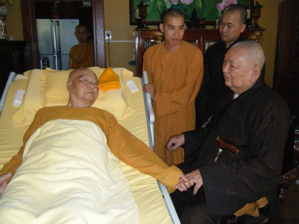 Vĩnh Long: Rước di ảnh về Tổ đình TV Thường Chiếu sám hối Hòa thượng Tôn sư