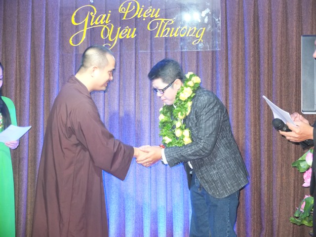 Đêm nhạc Quý Luân – Gieo hương Hoa Từ Bi vào đời