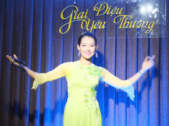 Đêm nhạc Quý Luân – Gieo hương Hoa Từ Bi vào đời