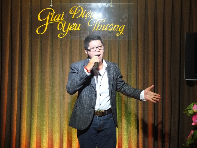 Đêm nhạc Quý Luân – Gieo hương Hoa Từ Bi vào đời