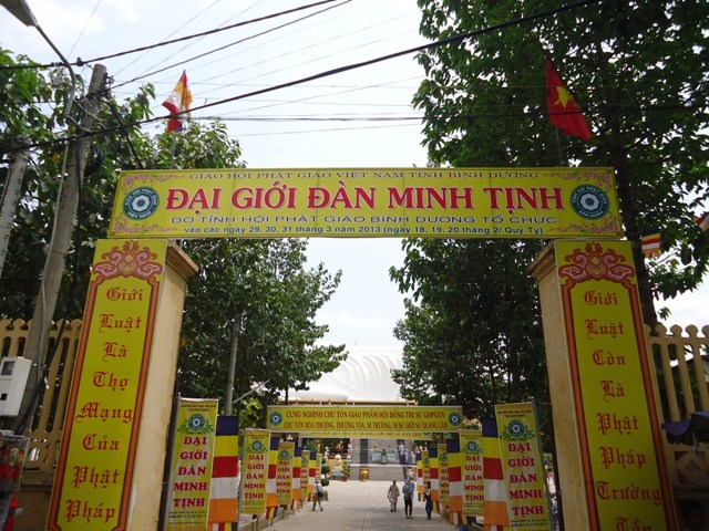 Bình Dương: Tuyển người làm Phật