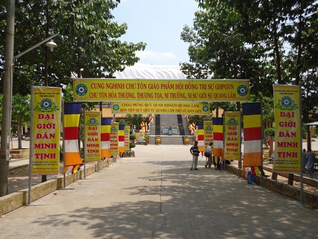 Bình Dương: Tuyển người làm Phật