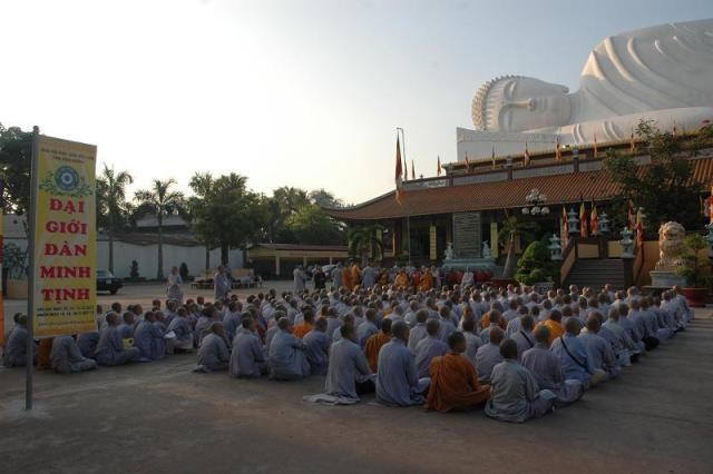 Bình Dương: Tuyển người làm Phật