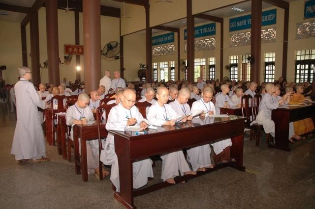 Bình Dương: Tuyển người làm Phật