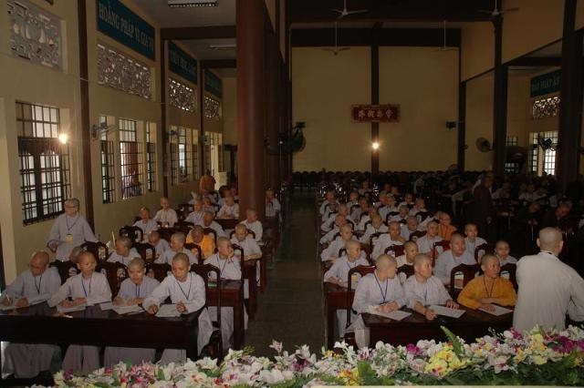 Bình Dương: Tuyển người làm Phật