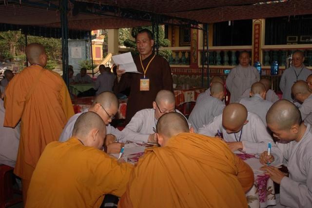 Bình Dương: Tuyển người làm Phật