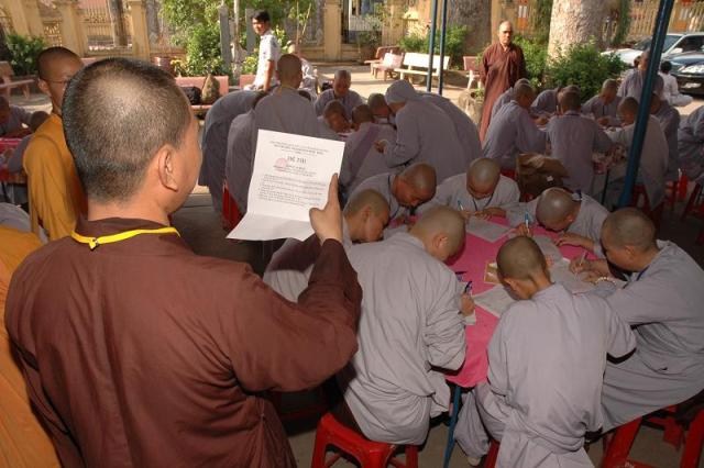 Bình Dương: Tuyển người làm Phật