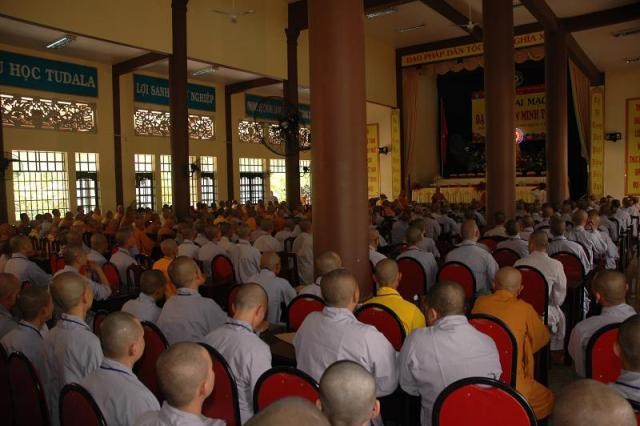 Bình Dương: Tuyển người làm Phật