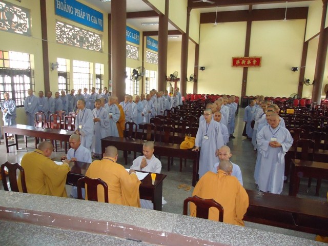 Bình Dương: Tuyển người làm Phật