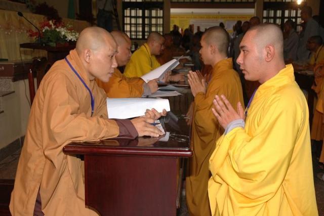 Bình Dương: Tuyển người làm Phật