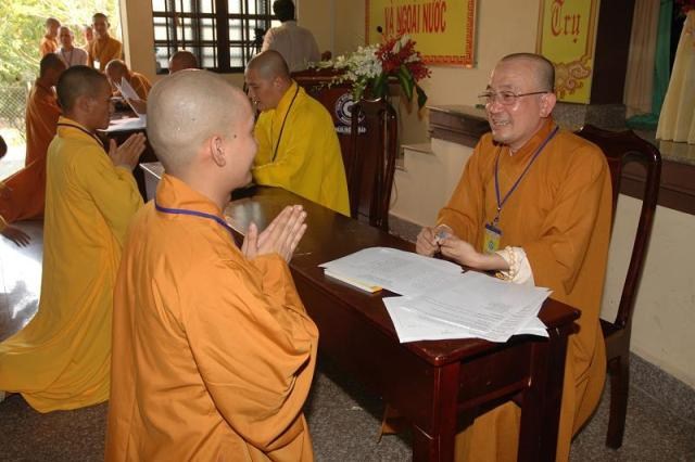 Bình Dương: Tuyển người làm Phật