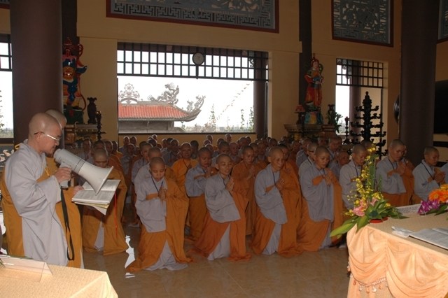 Chùm ảnh: Lễ truyền giới tại đại giới đàn Tịnh Minh - Bình Dương