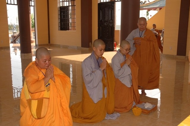 Chùm ảnh: Lễ truyền giới tại đại giới đàn Tịnh Minh - Bình Dương