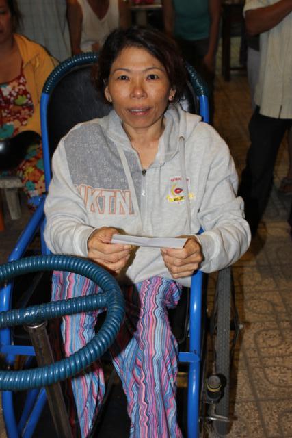 Văn Nghệ Sĩ Phát Quà Cho Người Nghèo Tại Chùa Trung Nghĩa Chùa Trung Nghĩa
