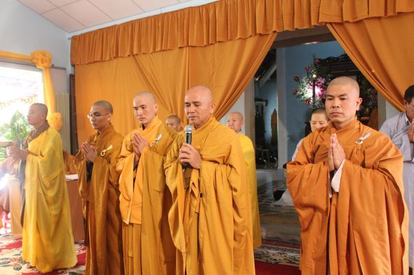 Vĩnh Long: Rước di ảnh về Tổ đình TV Thường Chiếu sám hối Hòa thượng Tôn sư