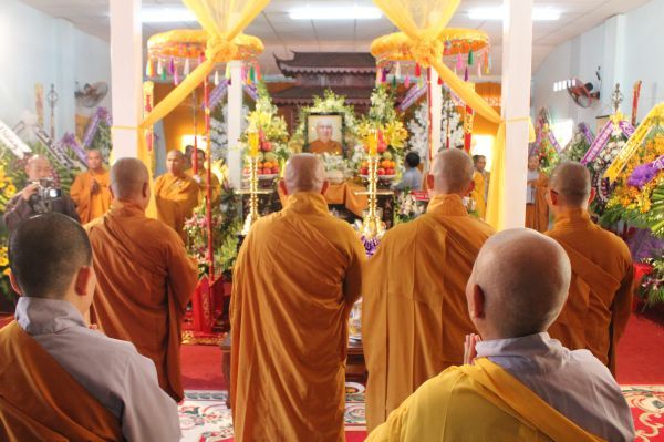 Vĩnh Long: Rước di ảnh về Tổ đình TV Thường Chiếu sám hối Hòa thượng Tôn sư