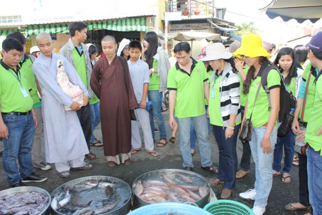 Làn Gió Ấm: Di Lặc du xuân mang yêu thương đến mọi miền