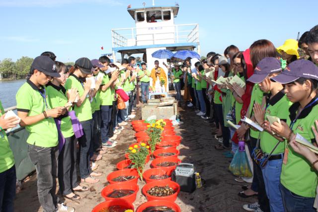Làn Gió Ấm: Di Lặc du xuân mang yêu thương đến mọi miền