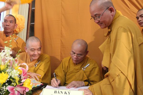 TV Sơn Thắng: Các phái đoàn viếng phần V