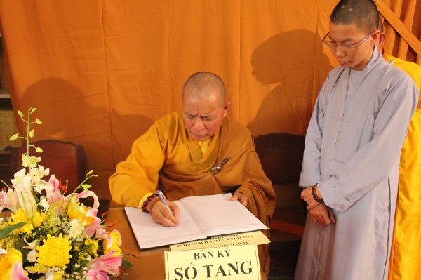 TV Sơn Thắng: Các phái đoàn viếng phần V