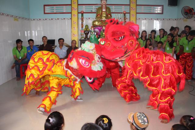 Làn Gió Ấm: Di Lặc du xuân mang yêu thương đến mọi miền