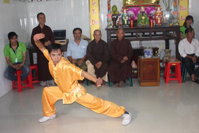 Làn Gió Ấm: Di Lặc du xuân mang yêu thương đến mọi miền