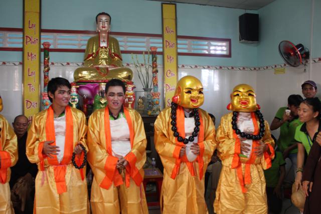 Làn Gió Ấm: Di Lặc du xuân mang yêu thương đến mọi miền