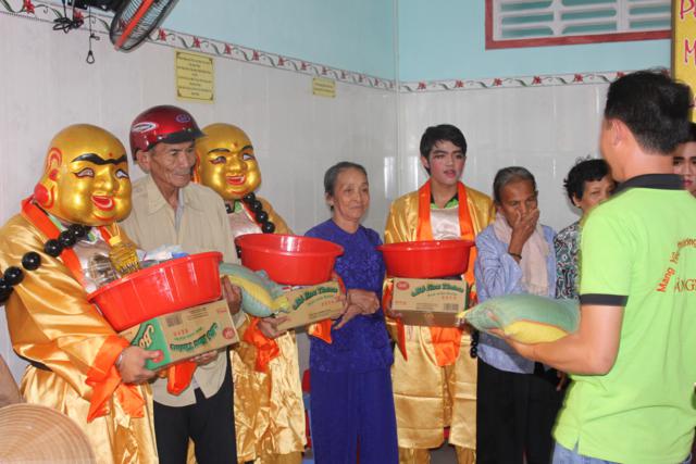 Làn Gió Ấm: Di Lặc du xuân mang yêu thương đến mọi miền
