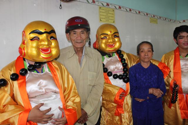 Làn Gió Ấm: Di Lặc du xuân mang yêu thương đến mọi miền