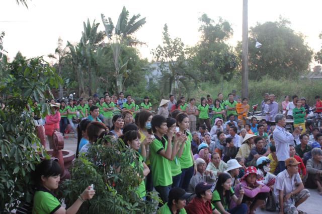 Làn Gió Ấm: Di Lặc du xuân mang yêu thương đến mọi miền