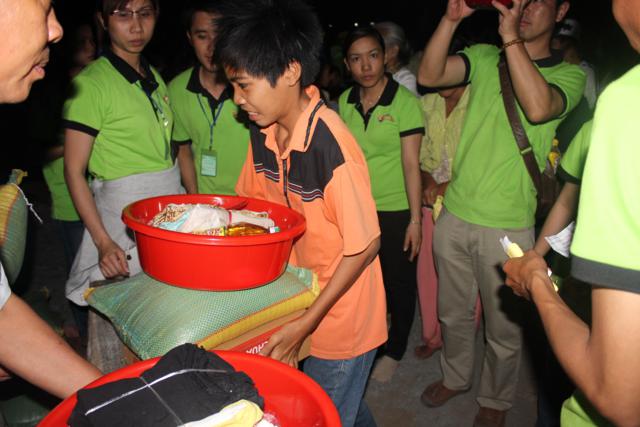 Làn Gió Ấm: Di Lặc du xuân mang yêu thương đến mọi miền