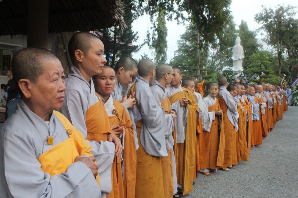 Vĩnh Long: Hàng ngàn Tăng Ni, Phật tử tham dự lễ cung tống kim quan nhập Bảo tháp