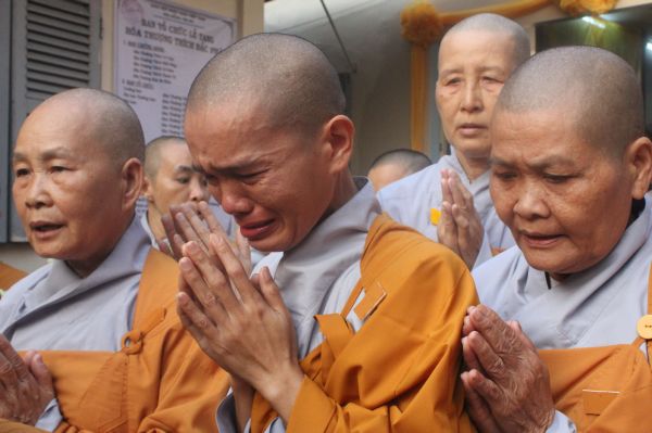 Vĩnh Long: Hàng ngàn Tăng Ni, Phật tử tham dự lễ cung tống kim quan nhập Bảo tháp